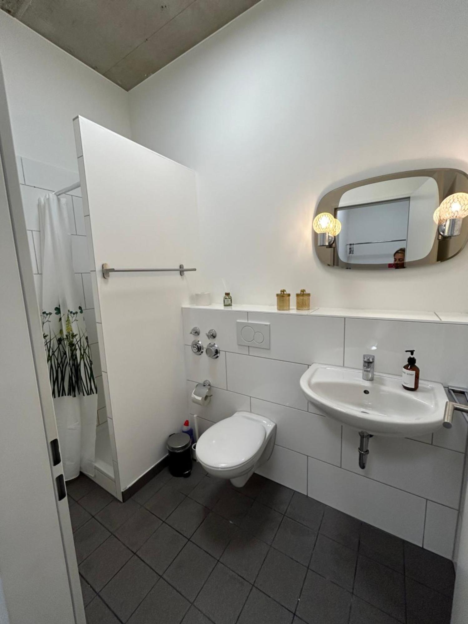 35 Qm Grosses Apartment Mit Eigenem Badezimmer In Den Elbvororten Hamburgo Exterior foto