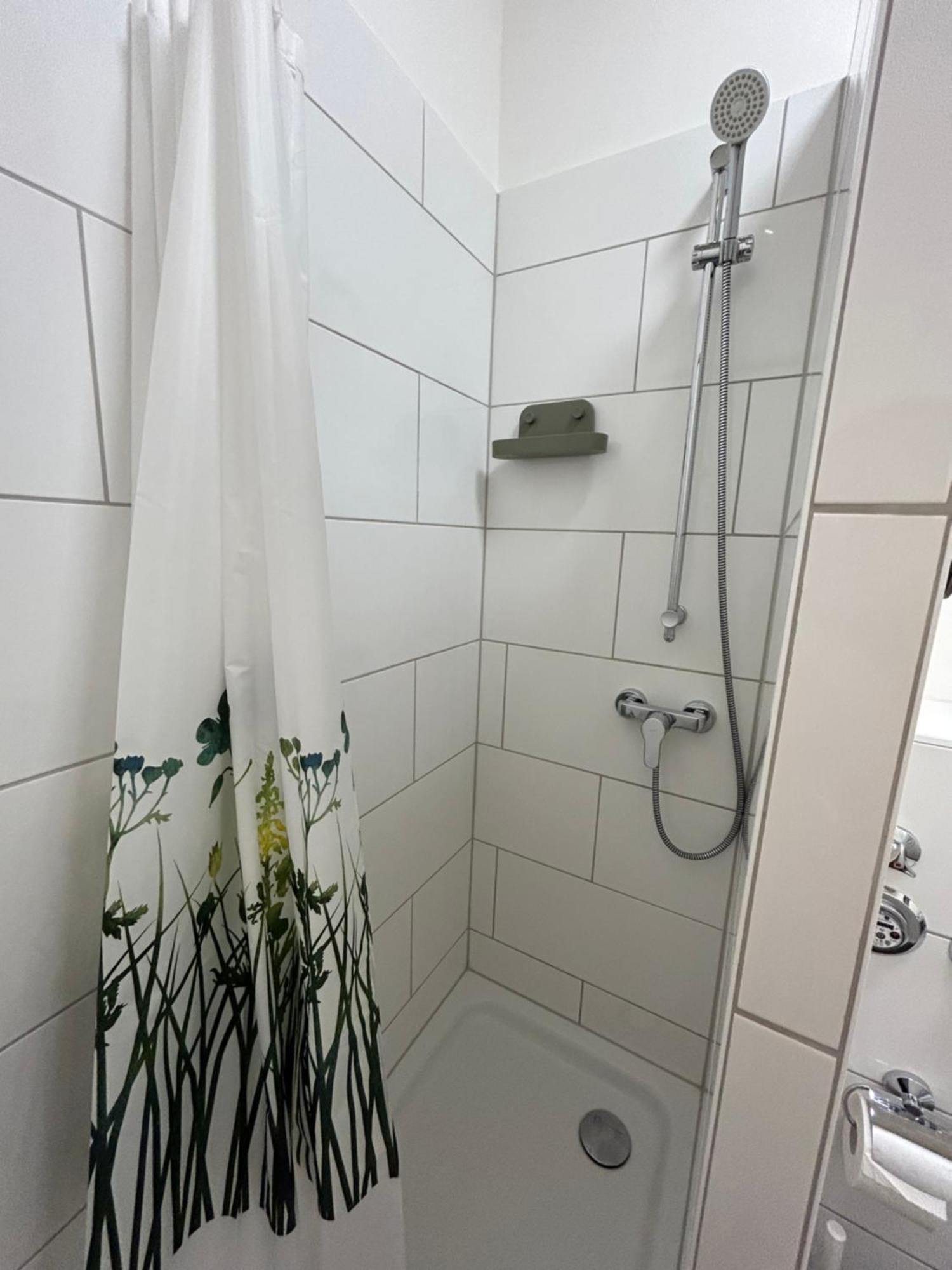 35 Qm Grosses Apartment Mit Eigenem Badezimmer In Den Elbvororten Hamburgo Exterior foto