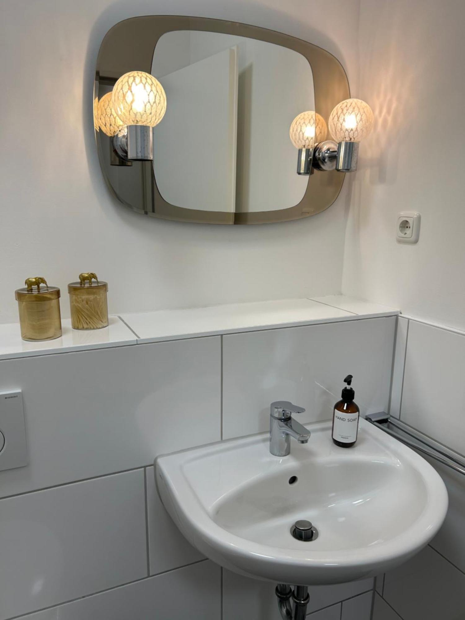35 Qm Grosses Apartment Mit Eigenem Badezimmer In Den Elbvororten Hamburgo Exterior foto